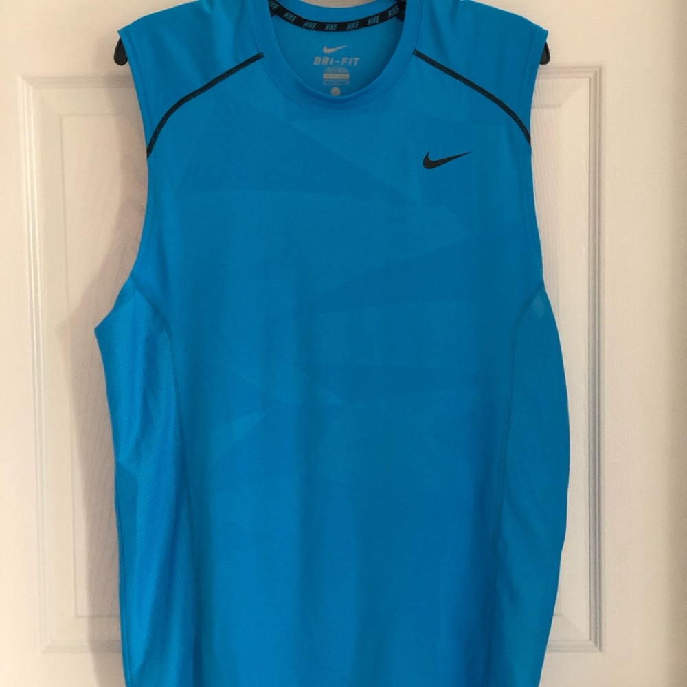 Nike Men’s sleeveless dry fit shirt.